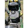 Image 10 : John Deere LA125 Garden Tractor w/ 42" Belly Mower