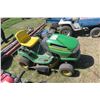 Image 3 : John Deere LA125 Garden Tractor w/ 42" Belly Mower