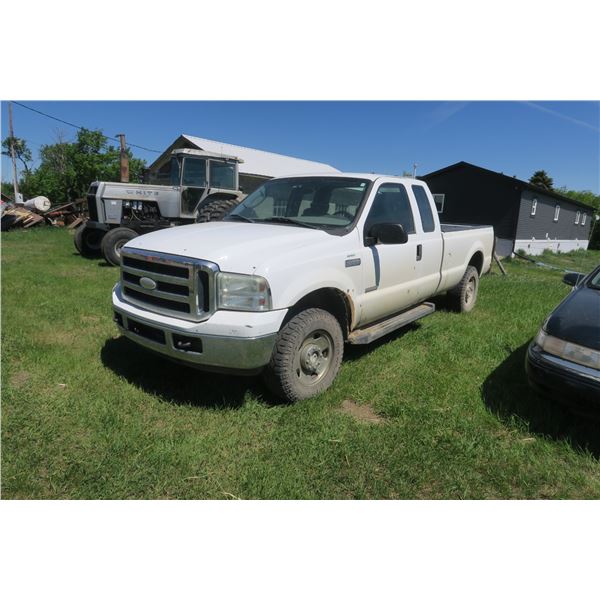 2006 Ford F250 SD Supercab 4WD - Powerstroke V8 280 000KM - Sask Registered, Runs and Drives - VIN: 