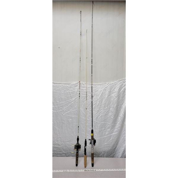 3 Fishing rods, 2 with reels - need TLC