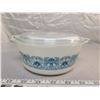 Image 2 : Blue Pyrex casserole dish with lid - 1.5 pint size