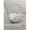 Image 1 : Milk glass basket, good shape