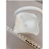 Image 2 : Milk glass basket, good shape