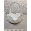 Image 3 : Milk glass basket, good shape
