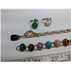 Image 2 : (2) Gemstone Bracelets + adjustable Stone Rings (Amethyst, Rose Quartz, Malachite, Tiger Eye, Red Ja