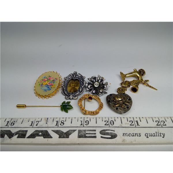 (7) Vintage Broaches