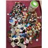 Image 1 : LOT OF VINTAGE BUTTONS