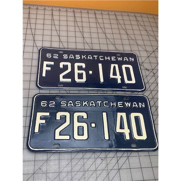 1962 PAIR OF SASKATCHEWAN LICENCE PLATES REPAINTED