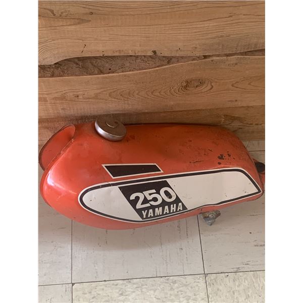 VINTAGE YAMAHA MOTORCYCLE FUEL TANK