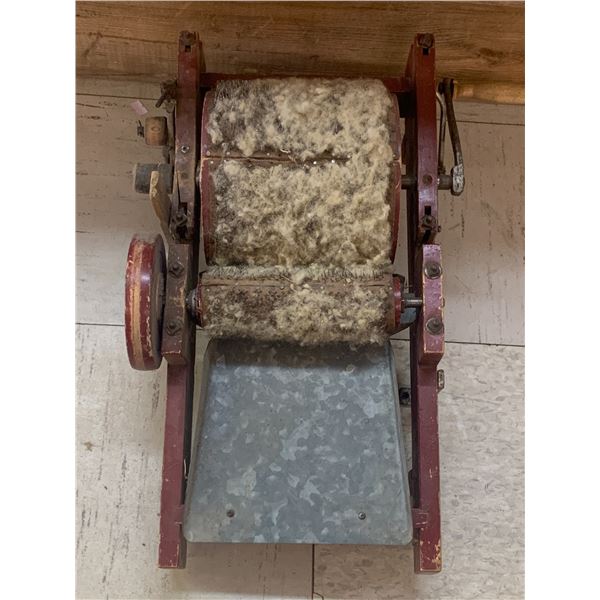 VINTAGE CRANK WOOL CARDER