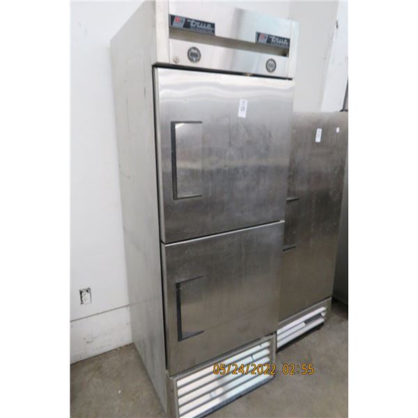 True Upright 2 Door Over/Under Ref/Freezer