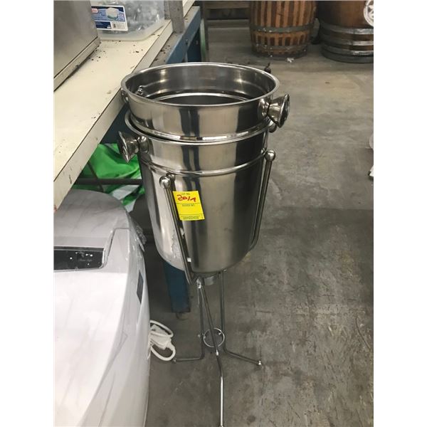 S/S Champagne Bucket on Stand