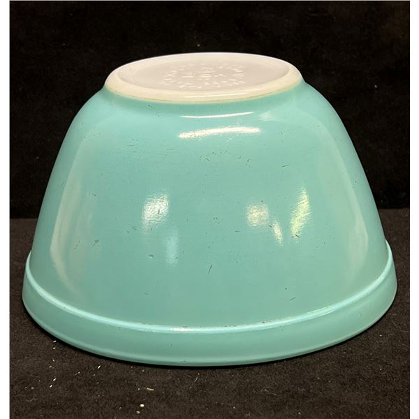 Pyrex Turquoise / Robins Egg Blue 401 Mixing Bowl 1.5 Pt
