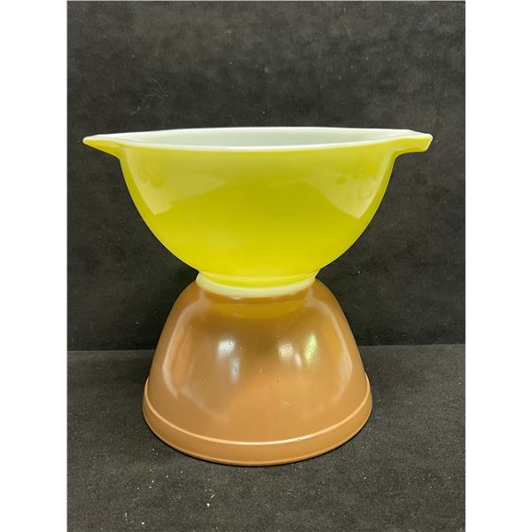 2 Vintage Pyrex Mixing Bowls - Smaller size 1.5 Pt