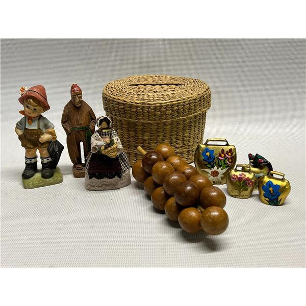 Small Basket with Mixed Décor Items (basket approx: 4.5"T 6"W)