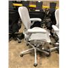 Image 2 : HERMAN MILLER AERON MINERA / GREY FULLY ADJUSTABLE TASK CHAIR ( SIZE B ) RETAIL VALUE $1933