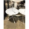 Image 2 : DESIGN WITHIN REACH WHITE DESIGNER SIDE TABLE