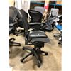 Image 2 : HERMAN MILLER AERON GRAPHITE STANDARD ADJUSTABLE TASK CHAIR