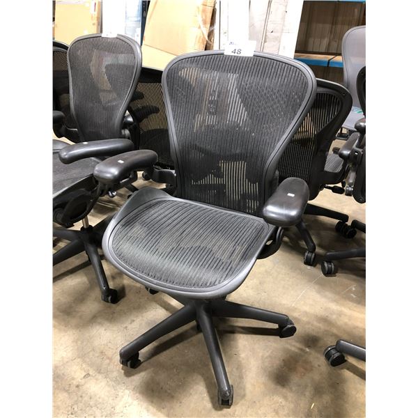 HERMAN MILLER AERON GRAPHITE STANDARD ADJUSTABLE TASK CHAIR