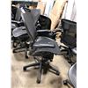 Image 2 : HERMAN MILLER AERON GRAPHITE STANDARD ADJUSTABLE TASK CHAIR