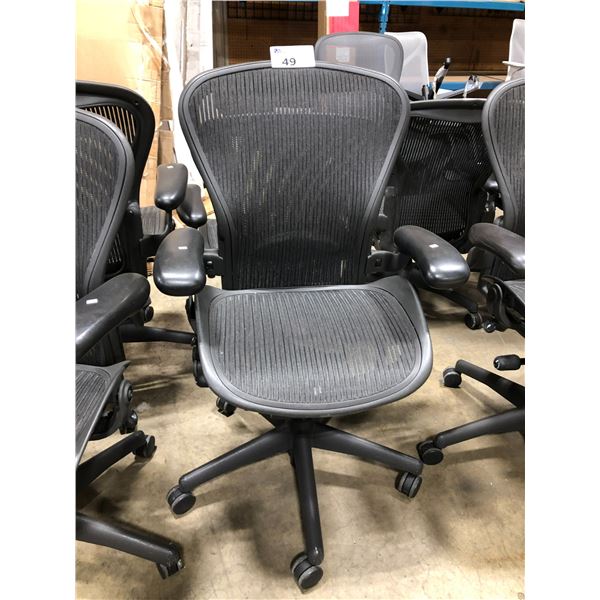 HERMAN MILLER AERON GRAPHITE STANDARD ADJUSTABLE TASK CHAIR