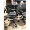 Image 3 : HERMAN MILLER AERON GRAPHITE STANDARD ADJUSTABLE TASK CHAIR