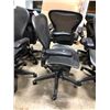 Image 2 : HERMAN MILLER AERON GRAPHITE STANDARD ADJUSTABLE TASK CHAIR