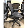 Image 2 : HERMAN MILLER AERON GRAPHITE STANDARD ADJUSTABLE TASK CHAIR
