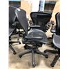 Image 2 : HERMAN MILLER AERON GRAPHITE STANDARD ADJUSTABLE TASK CHAIR