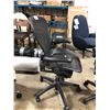 Image 2 : HERMAN MILLER AERON GRAPHITE STANDARD ADJUSTABLE TASK CHAIR