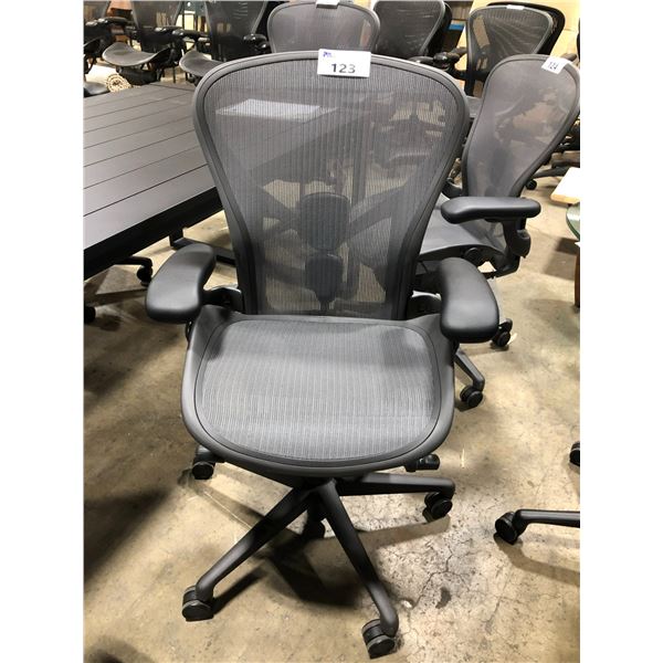HERMAN MILLER AERON GRAPHITE FULLY ADJUSTABLE TASK CHAIR (SIZE B) RETAIL VALUE $2,146.00