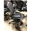 Image 2 : HERMAN MILLER AERON GRAPHITE STANDARD ADJUSTABLE TASK CHARI (SIZE B) - NO BACK REST