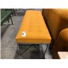 Image 2 : FLORENCE KNOLL RELAXED THREE SEAT BENCH ZEST FABRIC (BENT LEG)