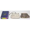 Image 1 : PAIR OF ANTIQUE COCKTAIL PURSES IN BOX