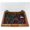 Image 2 : ANTIQUE GILLETTE RAZOR DISPLAY CASE