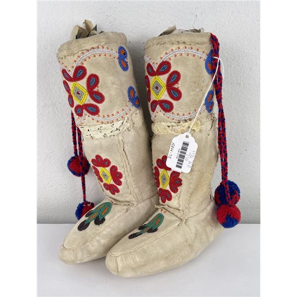 Athabascan Canadian Indian Beaded Moccasins