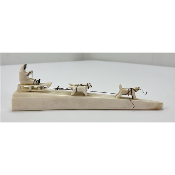 Alaskan Eskimo Inuit Carved Dogsled Team
