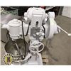 Image 3 : HOBART 60QT DOUGH MIXER /W BOWL & HOOK