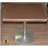 Image 1 : RESTAURANT TABLE WITH BASE