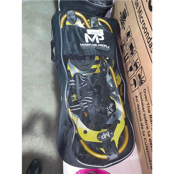 New Mountain Profile 821 snowshoes with poles - Small 8x21 150lb
