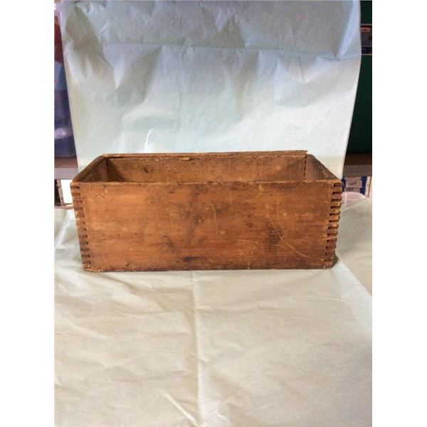 12“ x 6“ x 4 1/2“ dovetailed wooden box