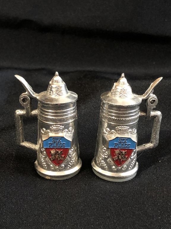 Six flags souvenir salt and pepper shakers
