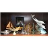 Image 1 : Group of assorted antique collectibles & decorative pieces