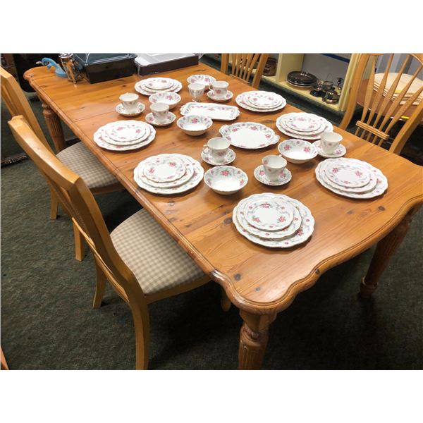 Solid pine dining table w/ 1 leaf & 4 chairs