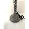 Image 3 : Industrial design heavy chain & gear double bulb table lamp