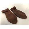 Image 2 : "Motherland: Fort Salem" - Pair of brown leather mitten gloves