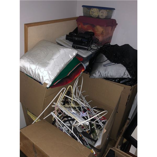 Pallet lot of approx. 8 assorted misc. household estate items