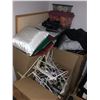 Image 1 : Pallet lot of approx. 8 assorted misc. household estate items