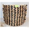 Image 1 : LARGE HYACINTHE BASKET WITH HANDLES REMOVED