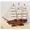 Image 1 : WOODEN SHIP CONFECTION